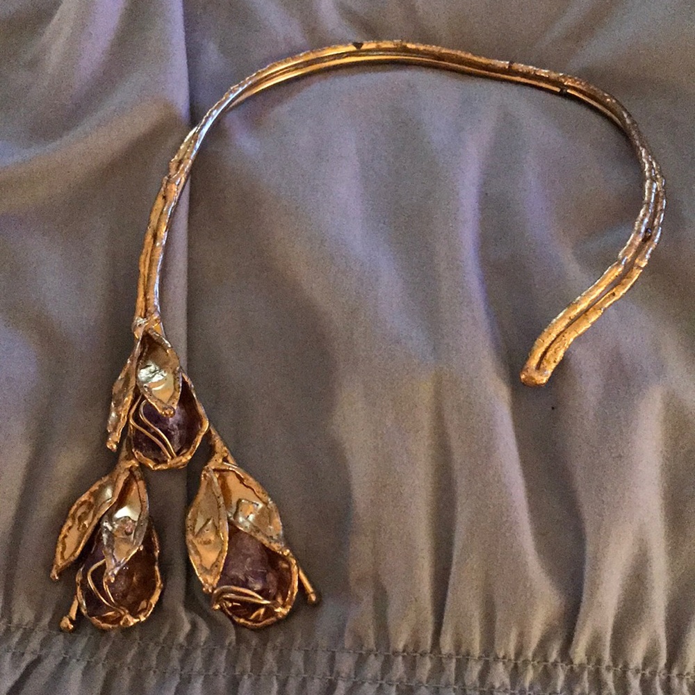 Neck cuff.